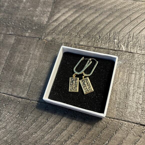 Pura Vida Jewelry - Pura Vida Harry Potter Lumos Earrings Dangling Feminine Magic Core